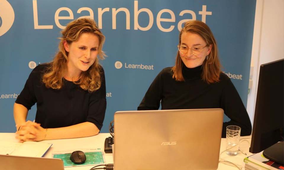 Redacteurs van Learnbeat trainen de deelnemers van de Learnbeat Academy